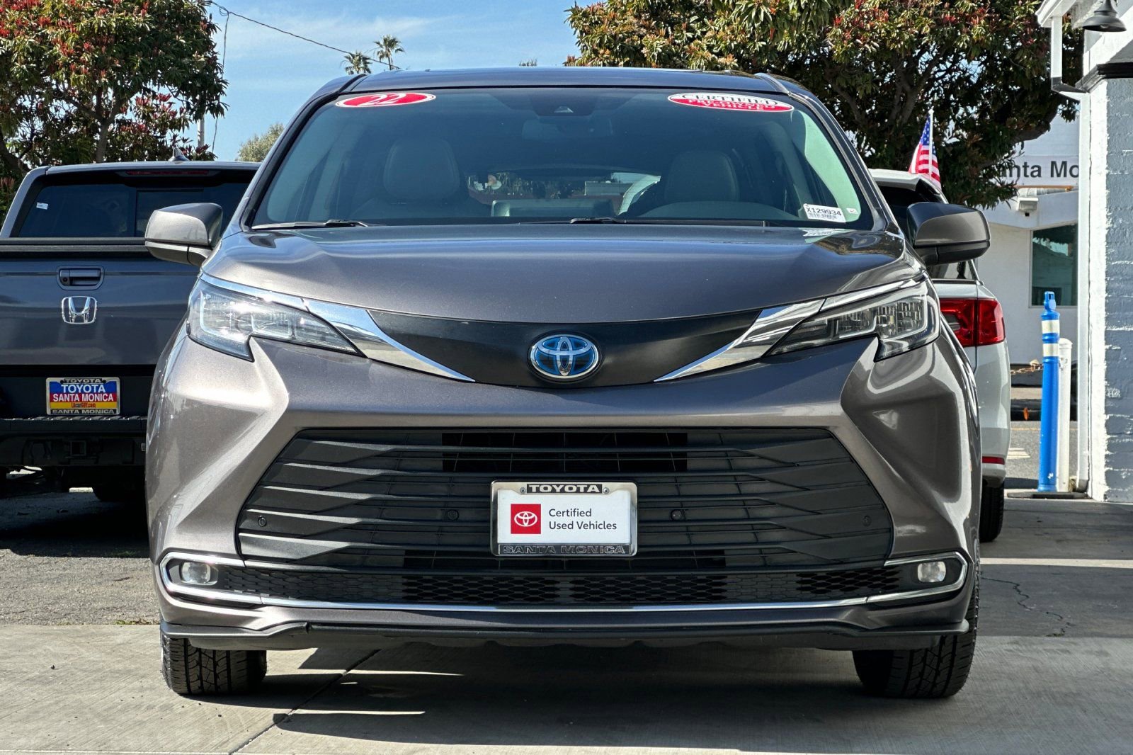 Certified 2022 Toyota Sienna XLE image 9