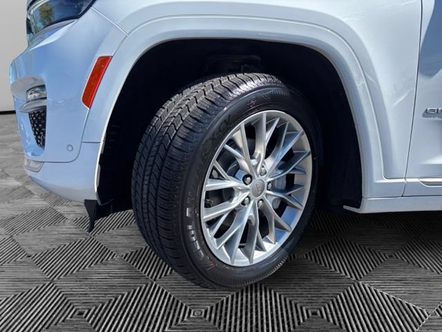 Used 2024 Jeep Grand Cherokee Summit AWD/4WD image 29