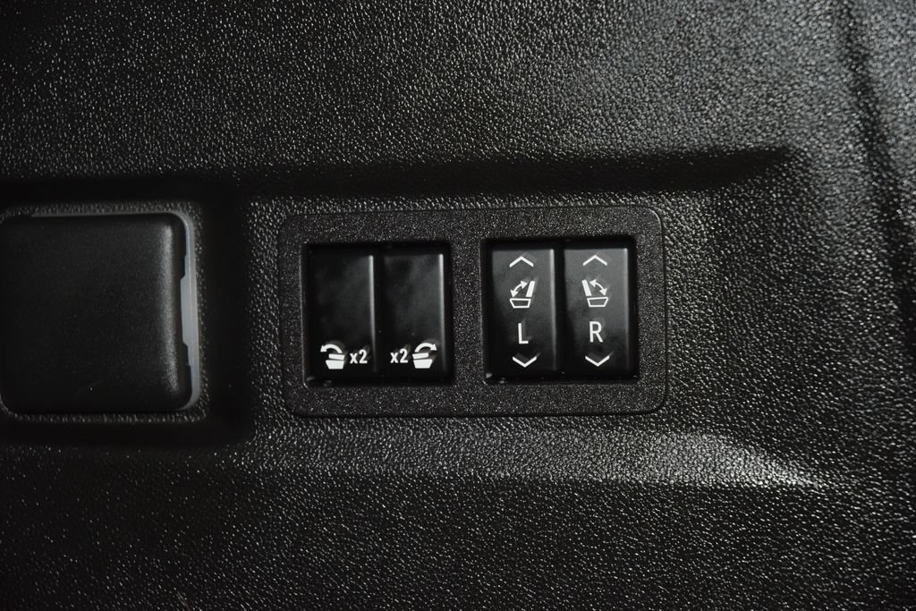 Used 2023 Chevrolet Tahoe Premier w/ Advanced Technology Package AWD/4WD image 23