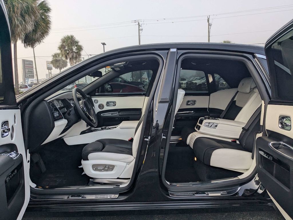 Used 2017 Rolls-Royce Ghost image 13