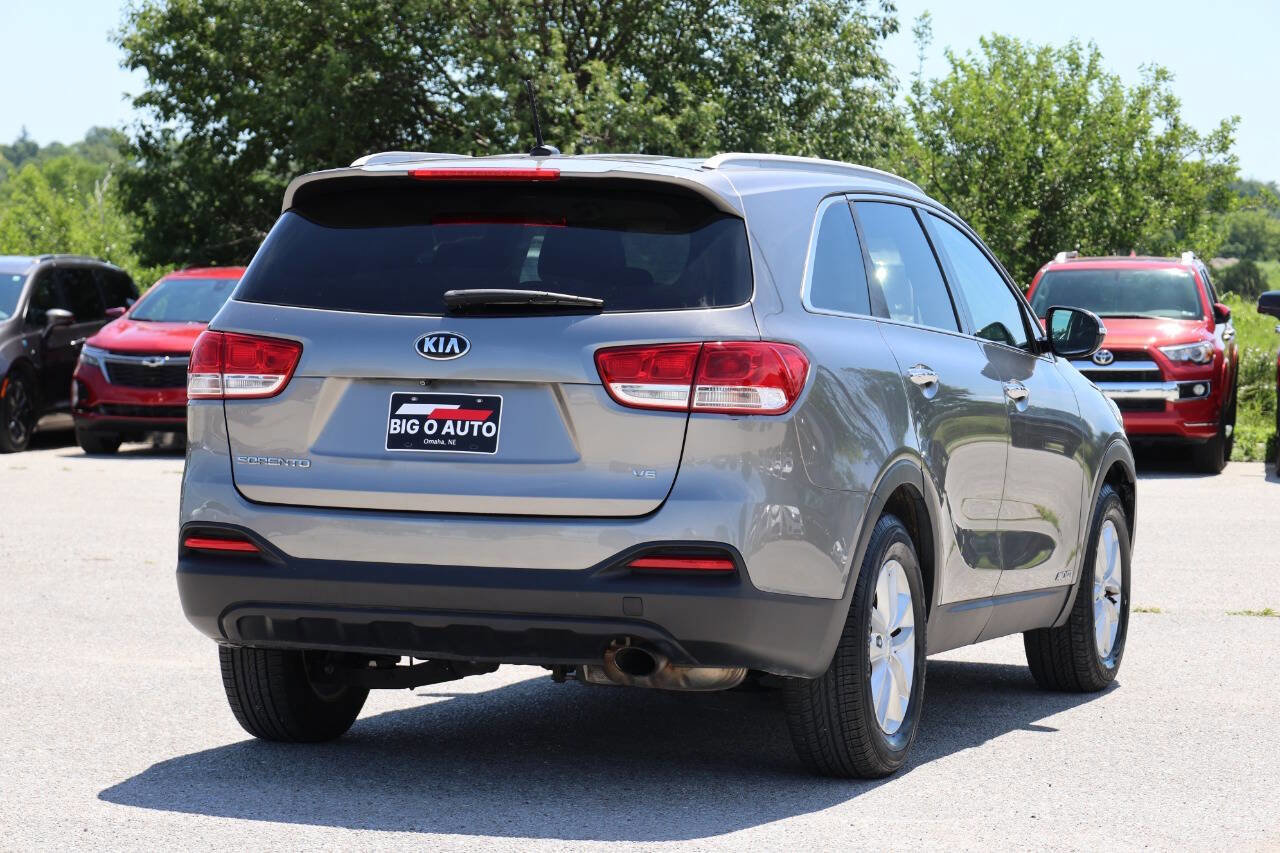 Used 2016 Kia Sorento LX image 9