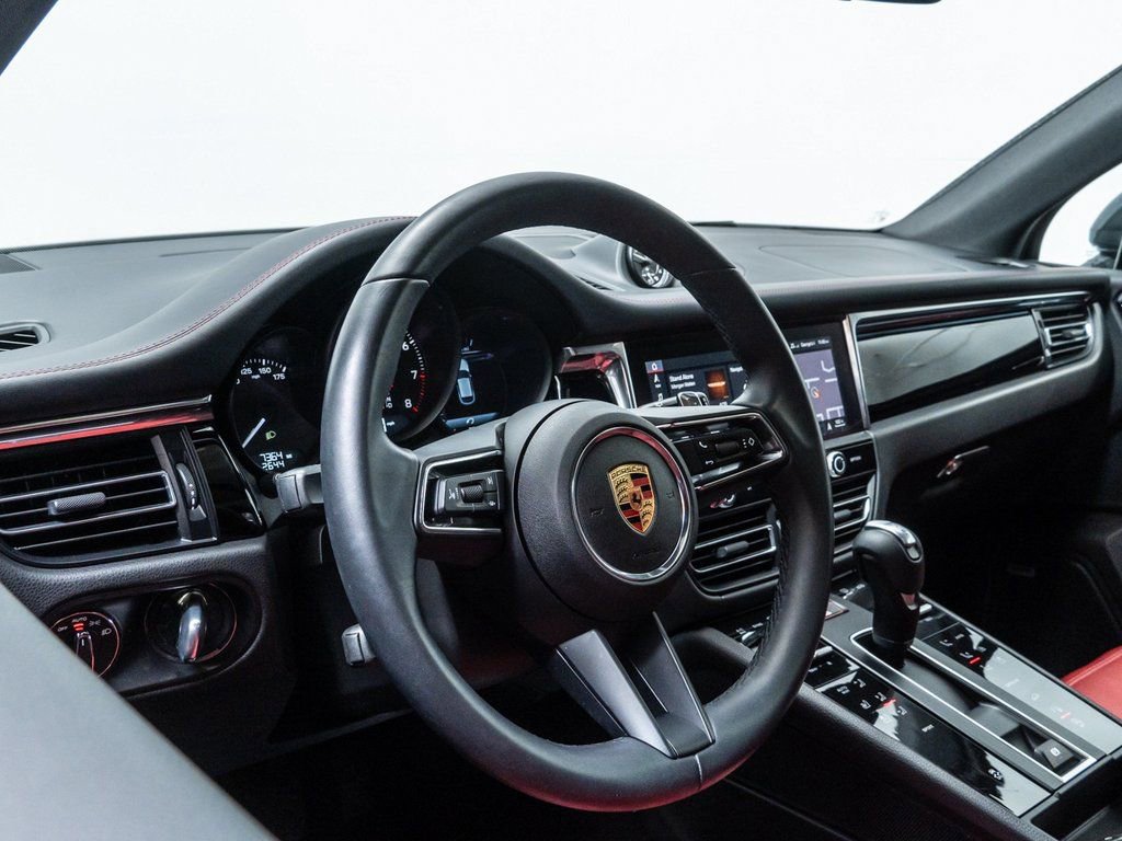 Used 2025 Porsche Macan image 13