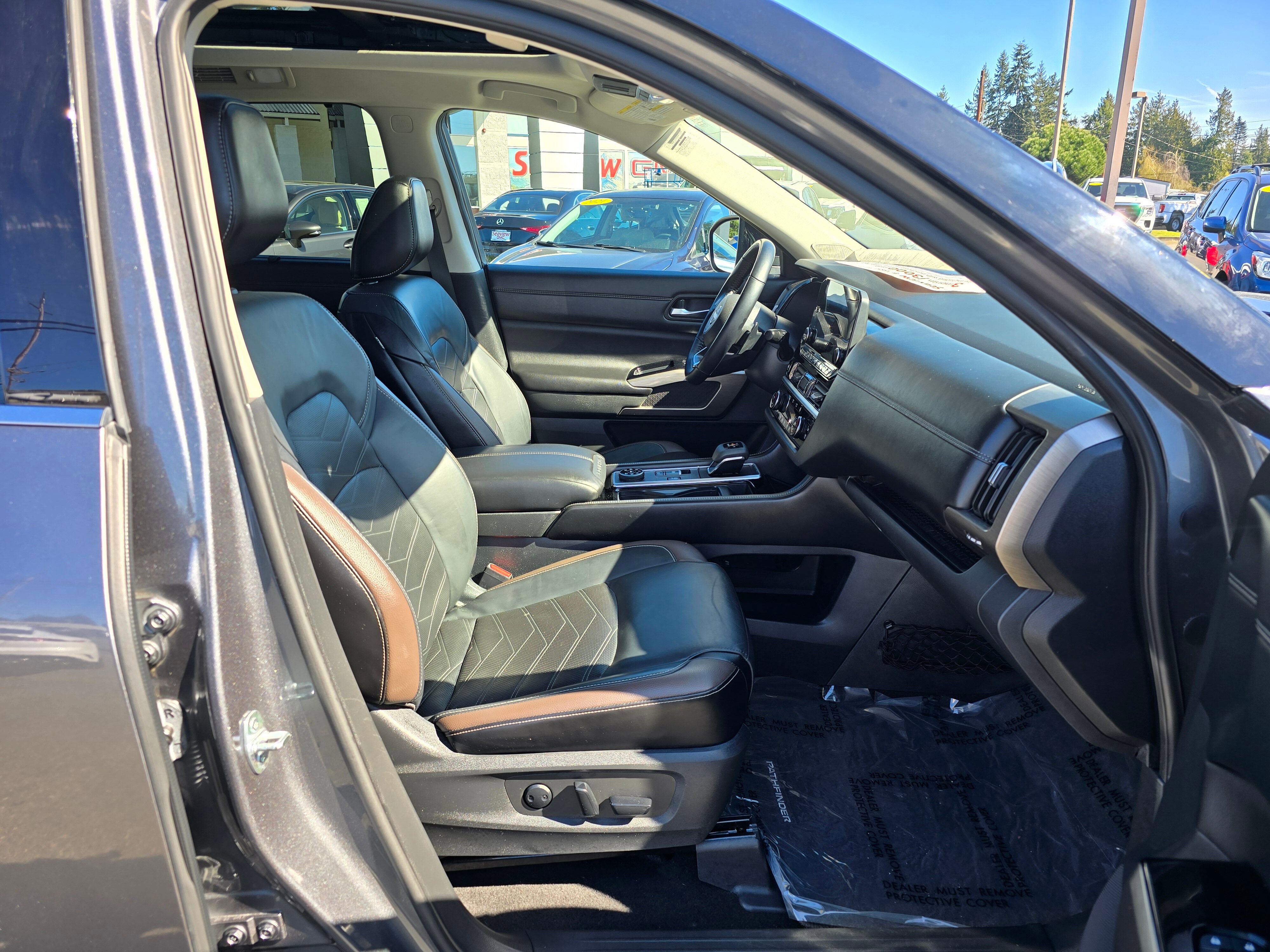 Used 2023 Nissan Pathfinder Platinum w/ Lighting Package (N93) AWD/4WD image 11