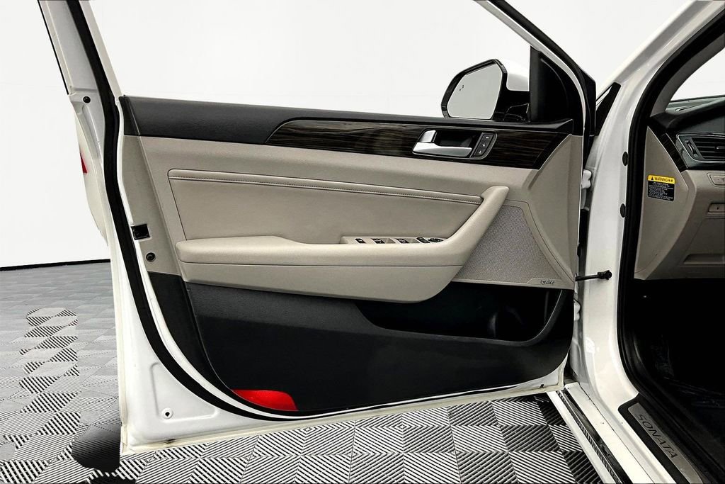 Used 2017 Hyundai Sonata Limited w/ Ultimate Package 02 image 23