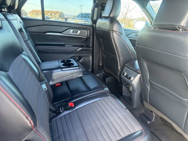 Used 2025 Ford Explorer ST-Line w/ ST-Line Street Pack image 22