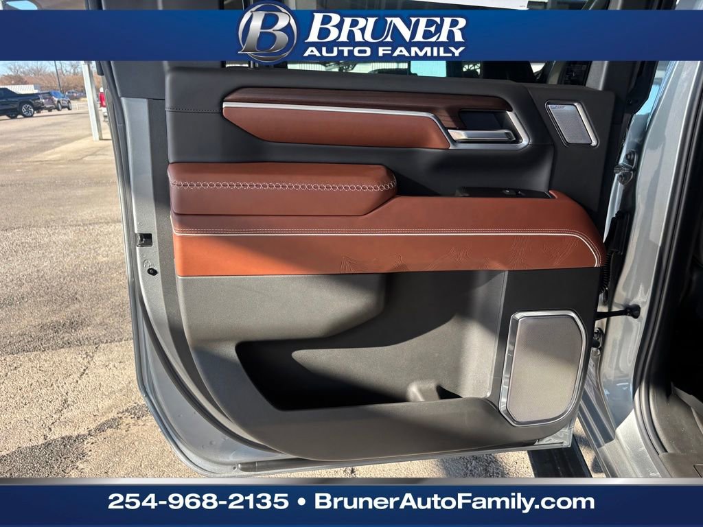 New 2026 GMC Sierra 2500 Denali Ultimate w/ LPO, Black Badging Package image 13