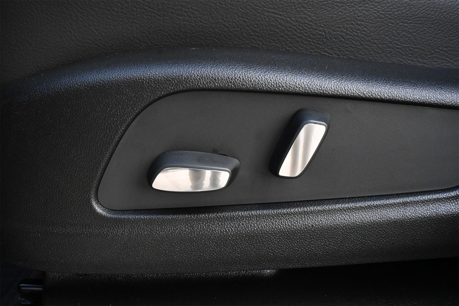 New 2026 Cadillac XT5 Luxury w/ LPO, Floor Liner Package image 16