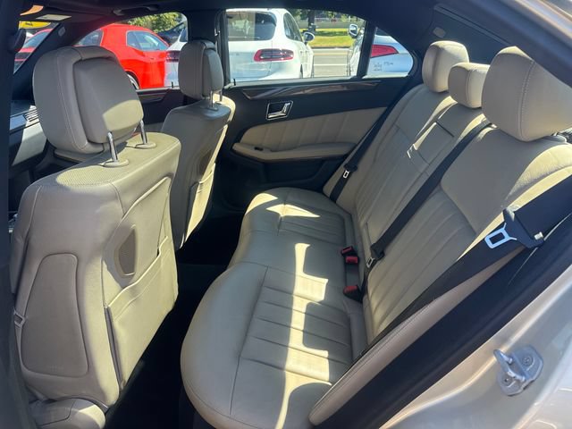 Used 2010 Mercedes-Benz E 550 4MATIC Sedan image 25