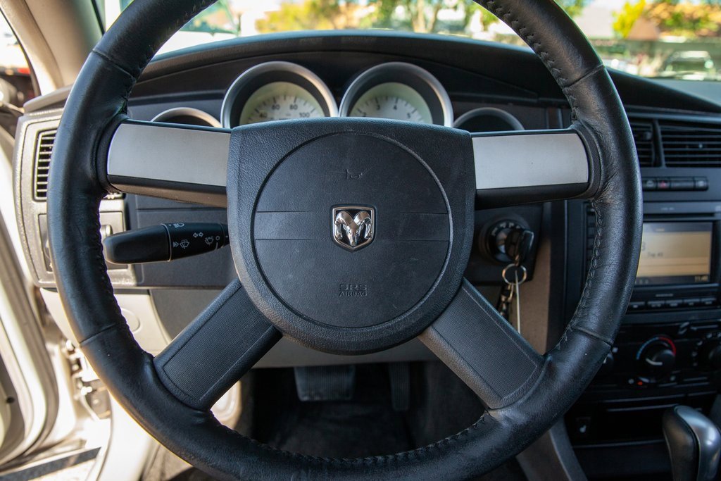 Used 2005 Dodge Magnum SE image 16