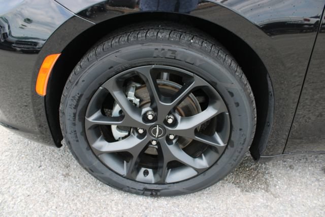 Used 2025 Chrysler Pacifica Limited FWD image 11