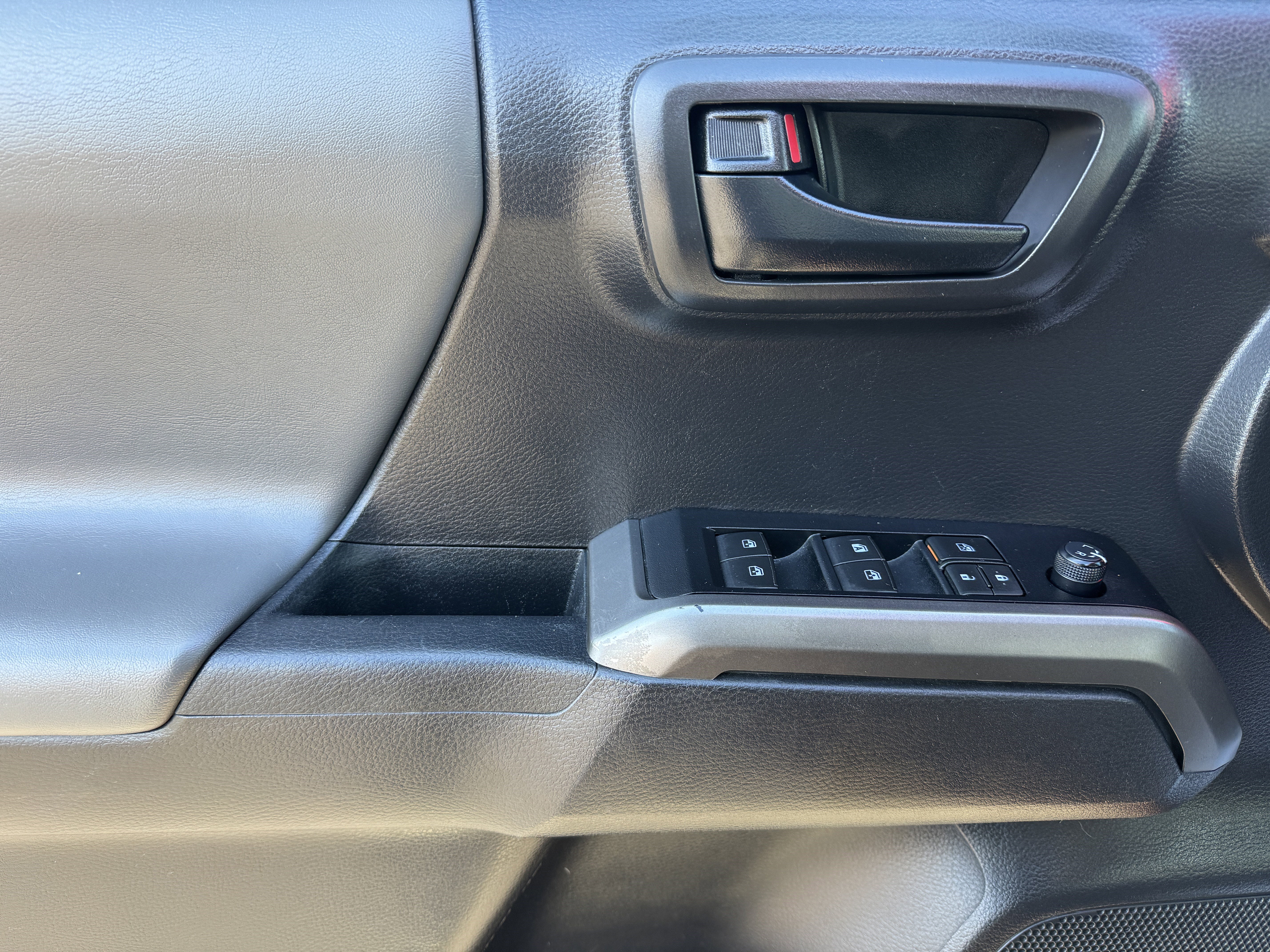 Used 2022 Toyota Tacoma SR5 image 9