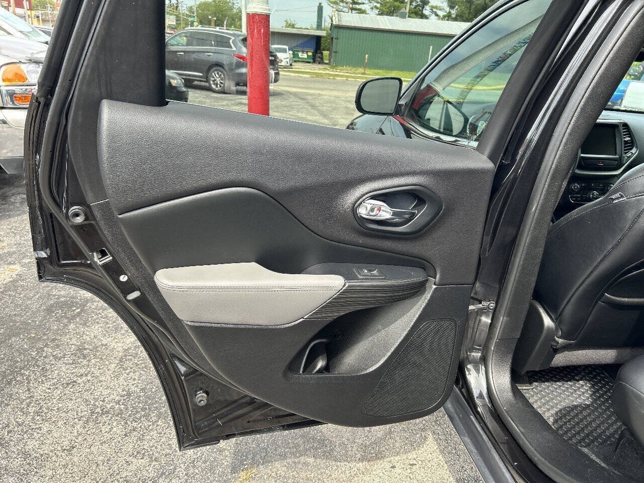 Used 2014 Jeep Cherokee Limited FWD image 15