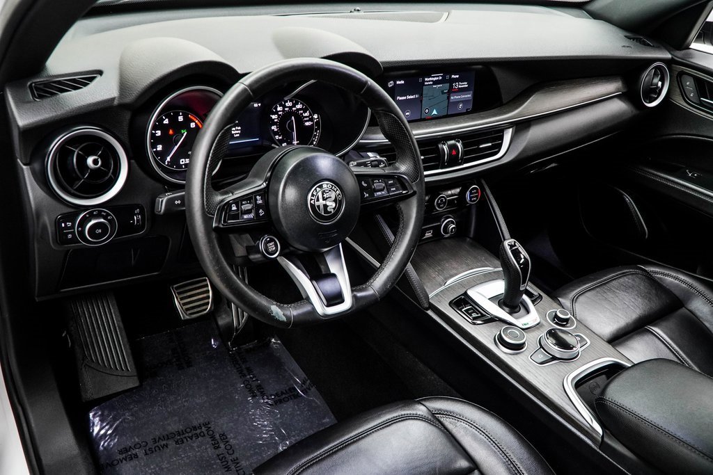 Used 2022 Alfa Romeo Stelvio Ti image 13
