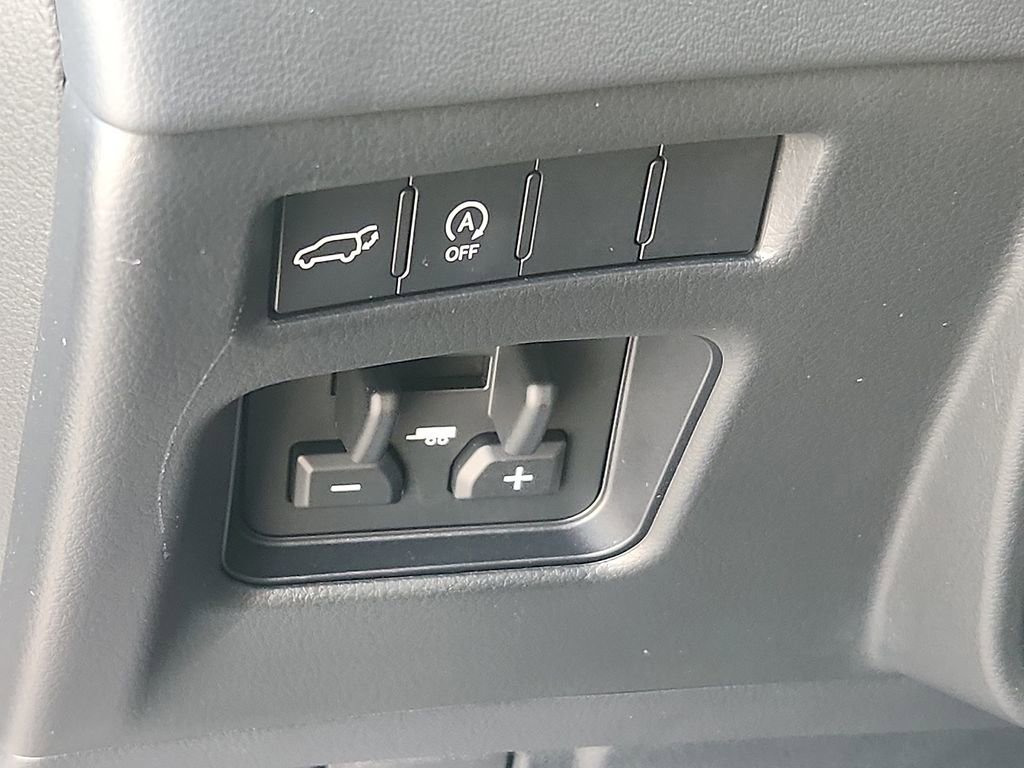 Used 2025 Lexus LX 600 4WD w/ Luxury Package image 24