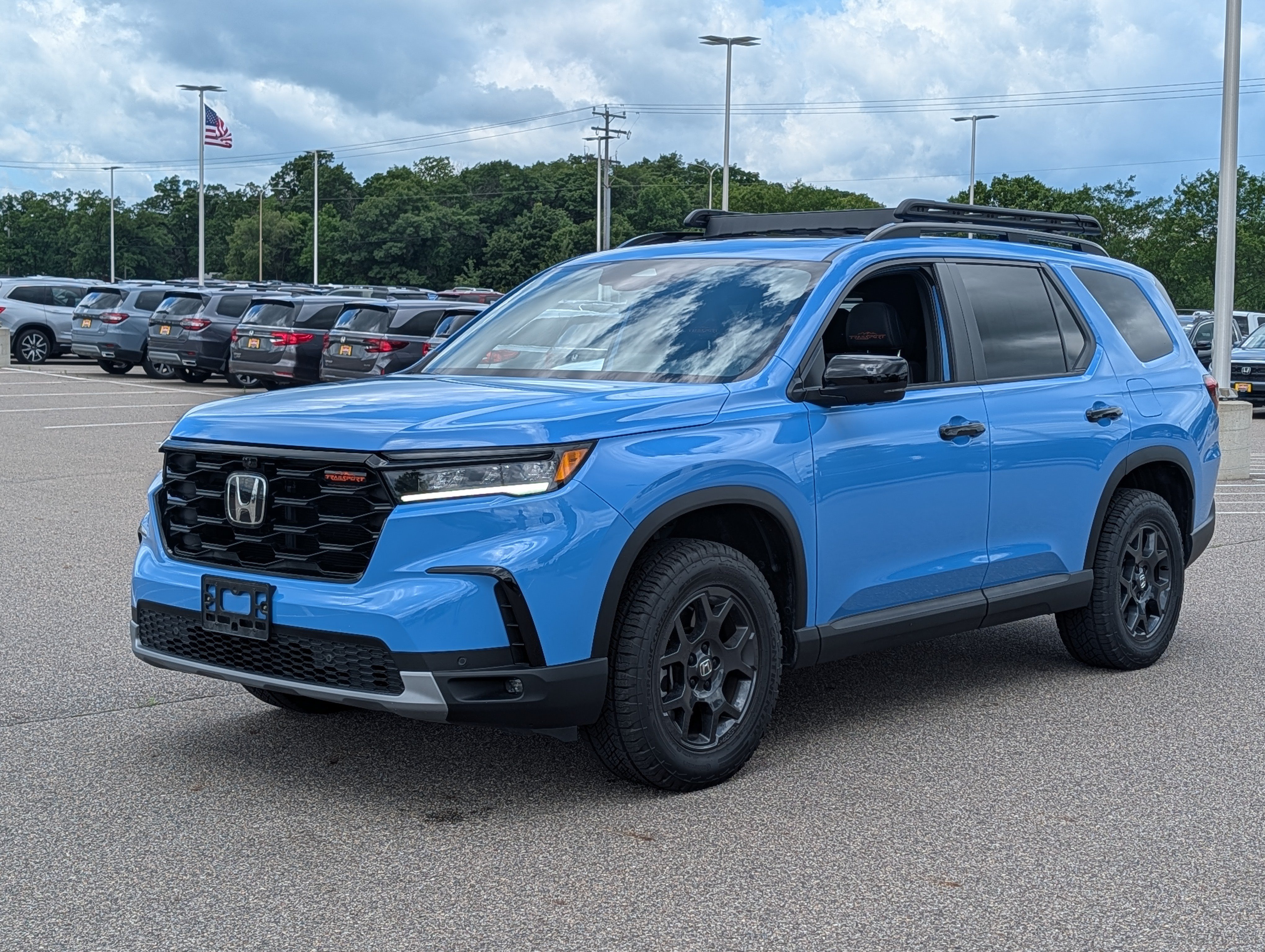 Certified 2025 Honda Pilot TrailSport image 3
