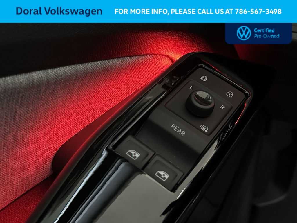 Used 2024 Volkswagen ID.4 2WD image 17