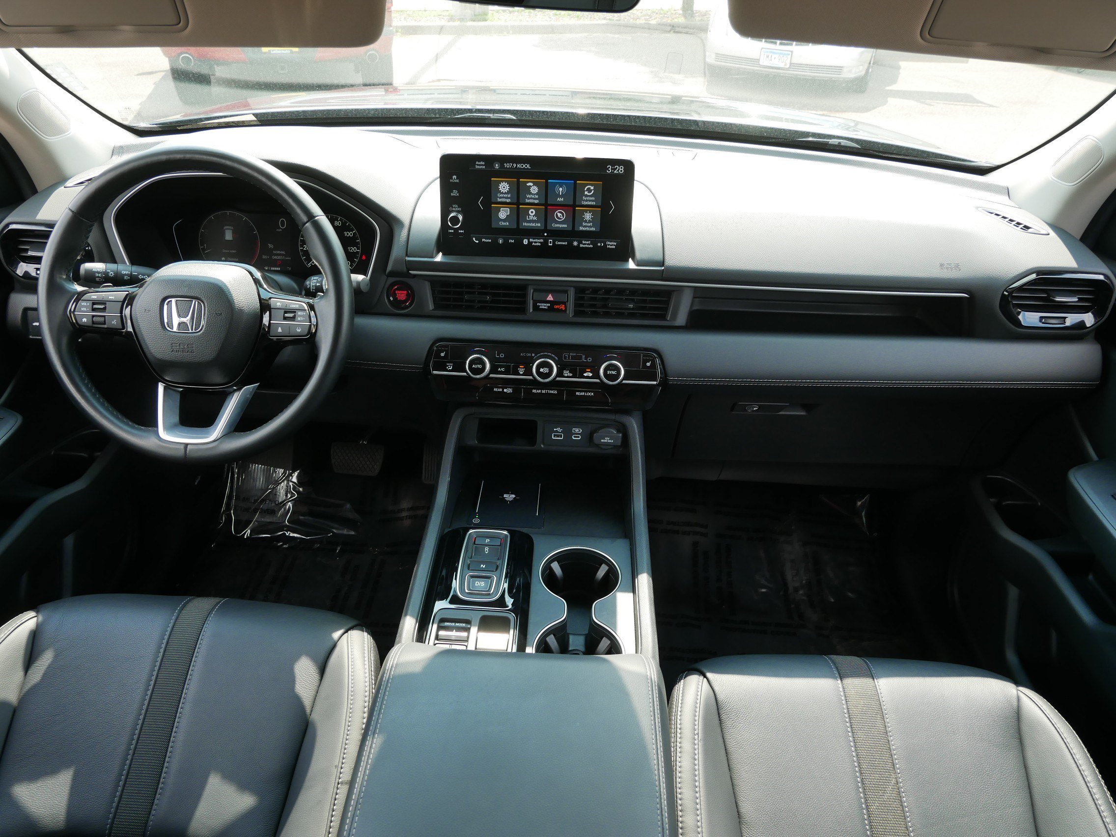 Used 2025 Honda Pilot EX-L image 10
