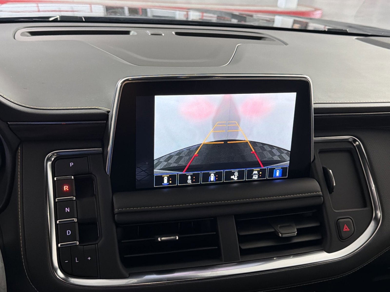 Used 2023 GMC Yukon XL SLT w/ SLT Premium Package image 19