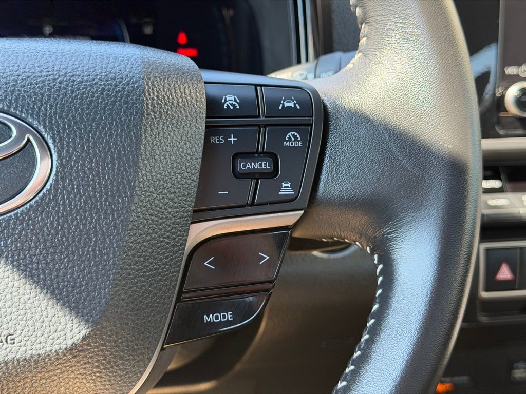 Used 2025 Toyota Camry SE image 20