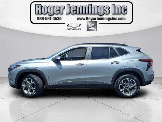 Used 2025 Chevrolet Trax LT w/ Driver Confidence Package FWD image 2