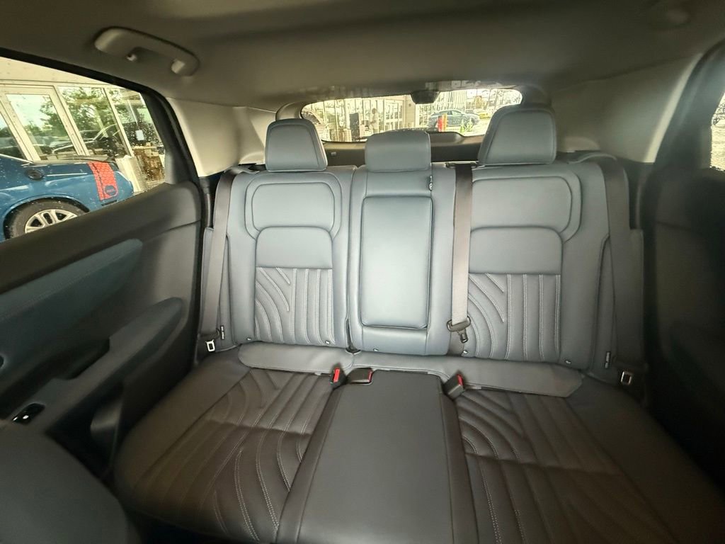 Used 2025 Nissan Ariya Platinum image 23
