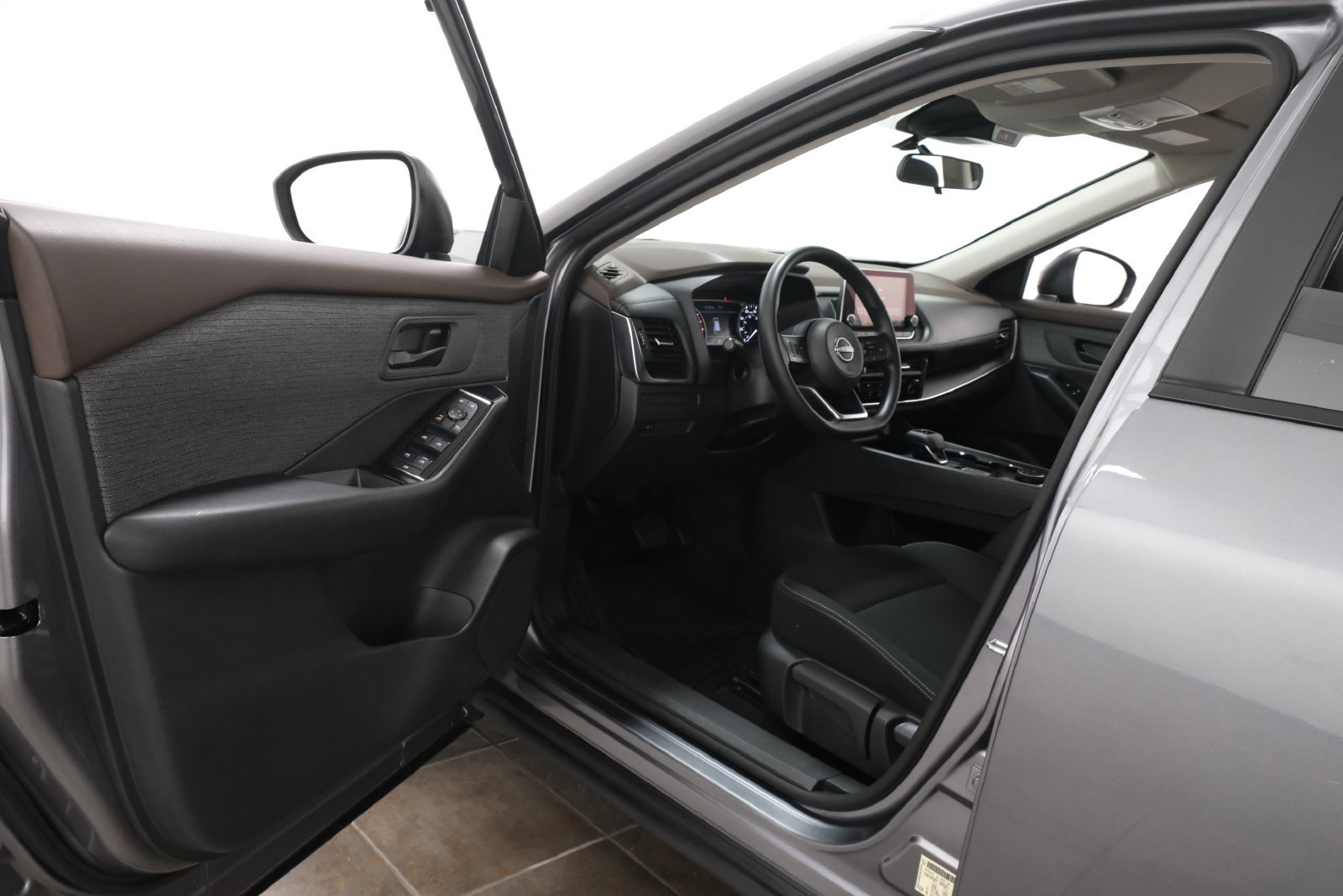 Used 2023 Nissan Rogue S AWD/4WD image 23