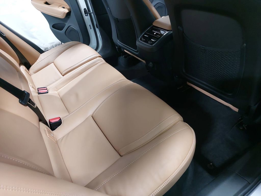 Used 2023 Volvo XC60 B6 Ultimate image 11