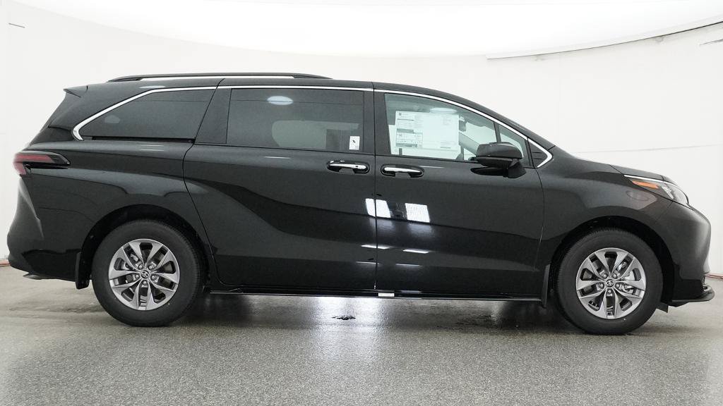 New 2026 Toyota Sienna XLE FWD image 30