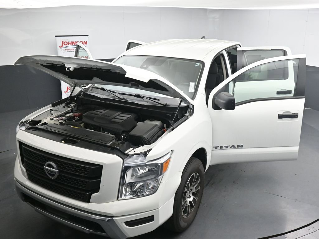 Used 2022 Nissan Titan SV image 38