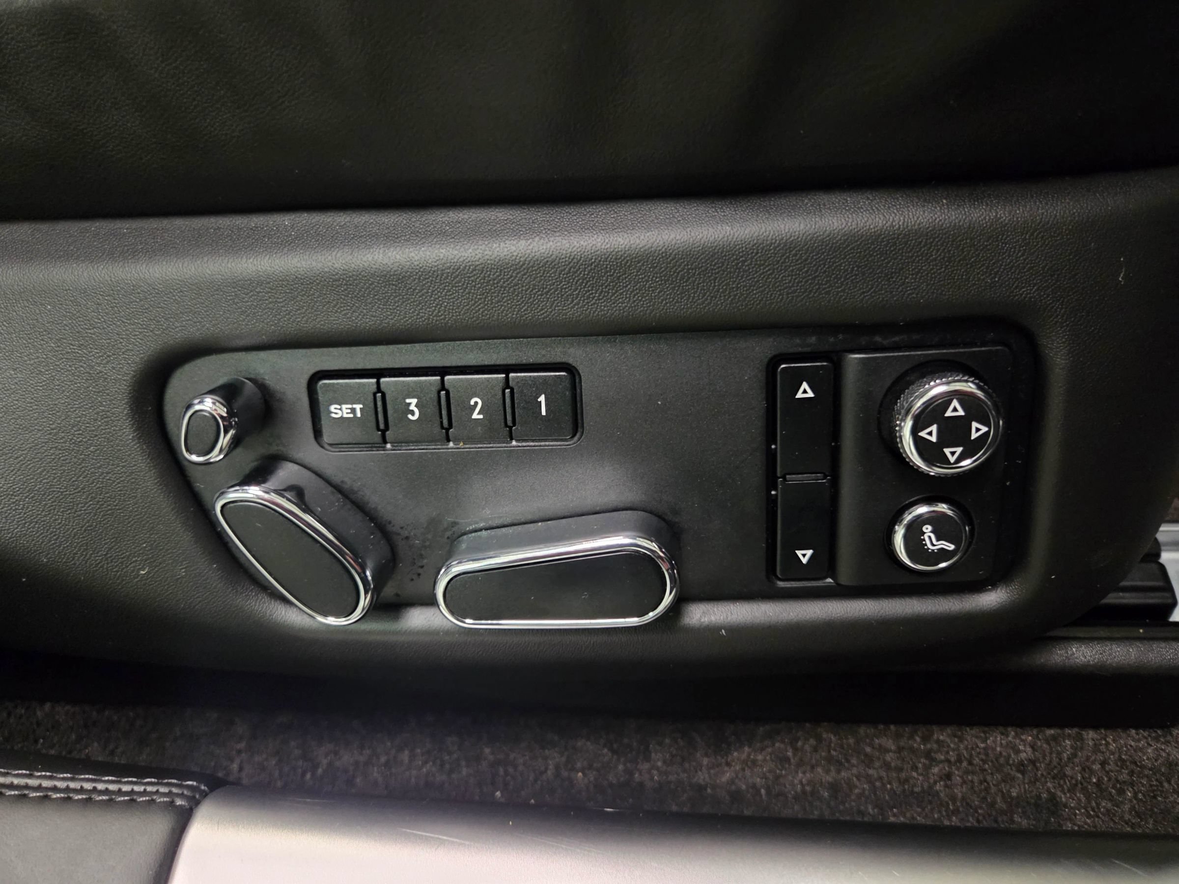 Used 2018 Bentley Flying Spur V8 AWD/4WD image 36