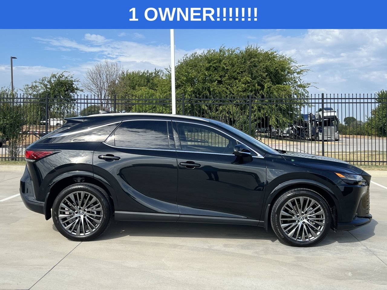 Used 2024 Lexus RX 350 FWD w/ Convenience Package image 3
