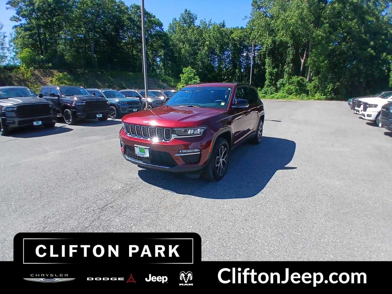 Certified 2023 Jeep Grand Cherokee Limited AWD/4WD image 1