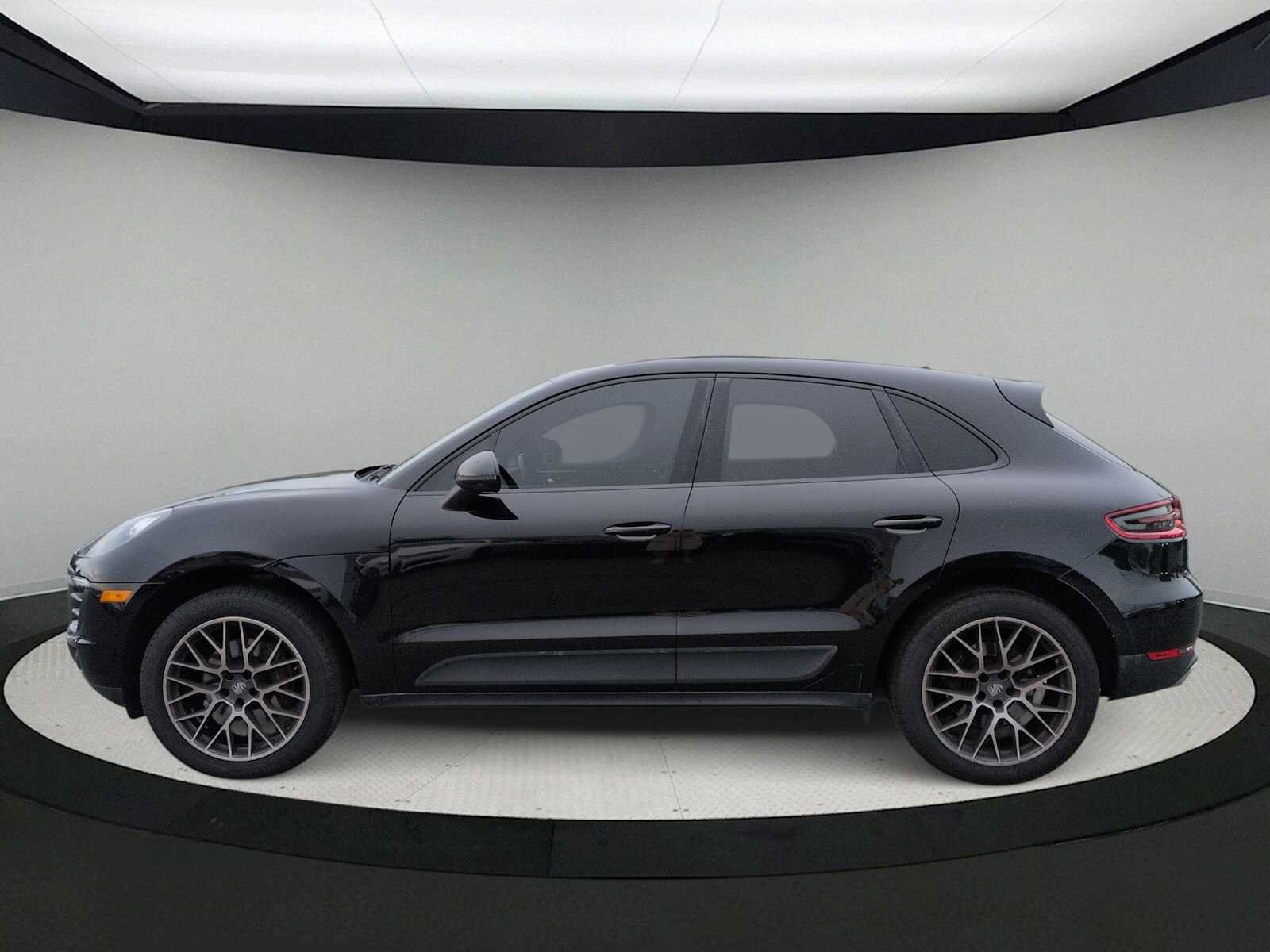 Used 2018 Porsche Macan AWD/4WD image 5