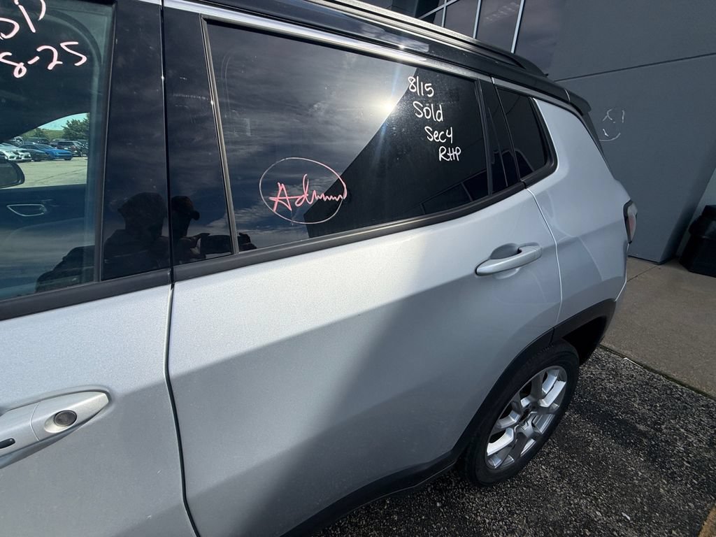 Used 2025 Jeep Compass Limited AWD/4WD image 32