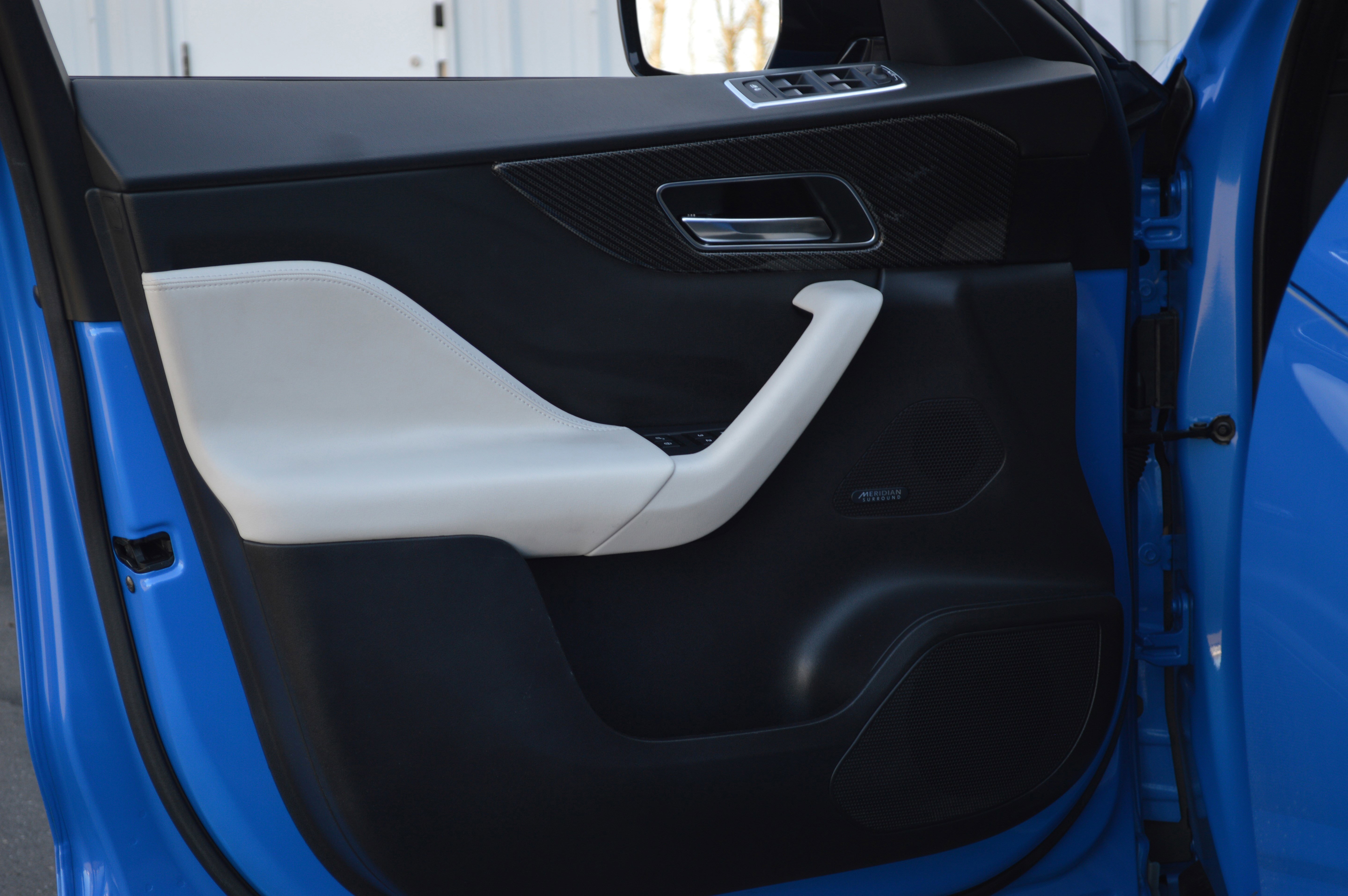 Used 2020 Jaguar F-PACE SVR image 13