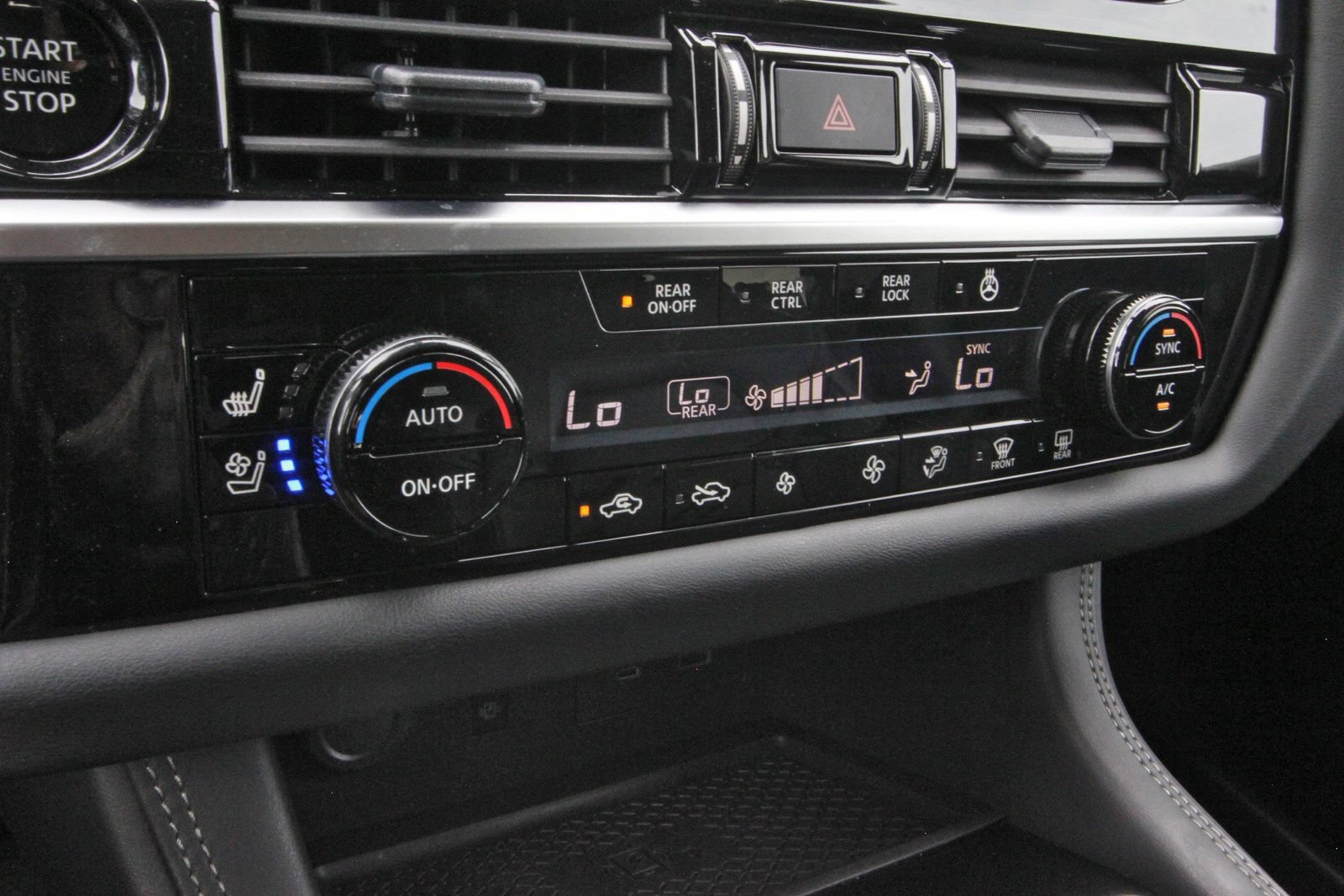 Certified 2025 Nissan Pathfinder Platinum AWD/4WD image 30