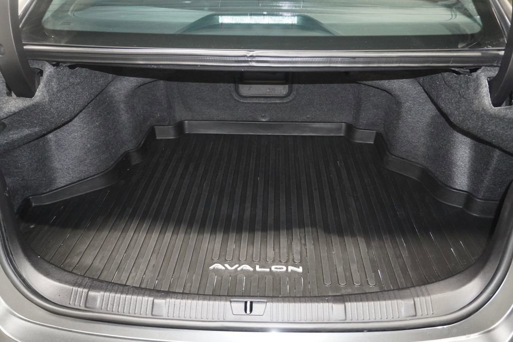 Used 2017 Toyota Avalon XLE Premium w/ All Weather Liner Package FWD image 7