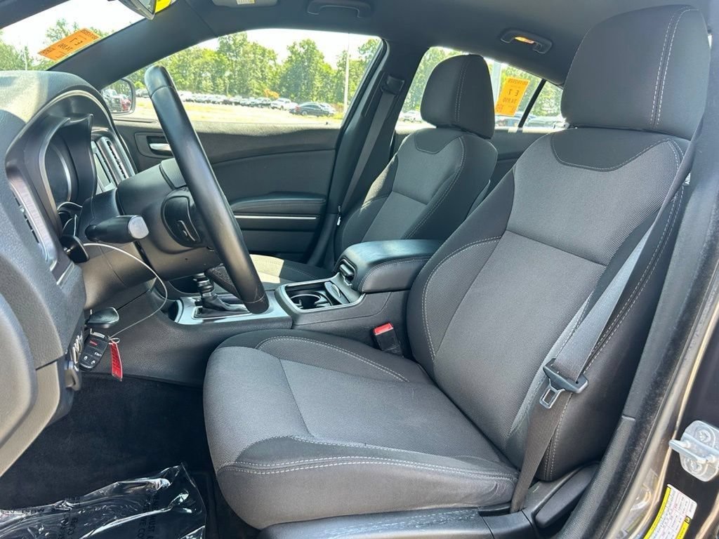 Used 2016 Dodge Charger SE RWD image 12