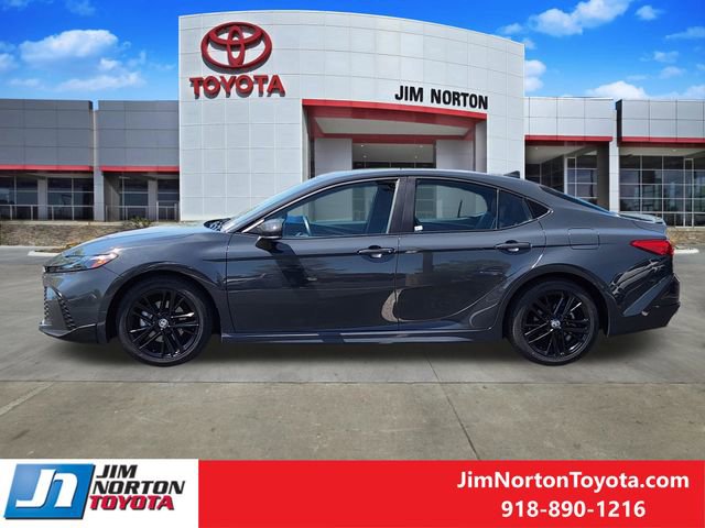 Used 2025 Toyota Camry SE FWD image 4
