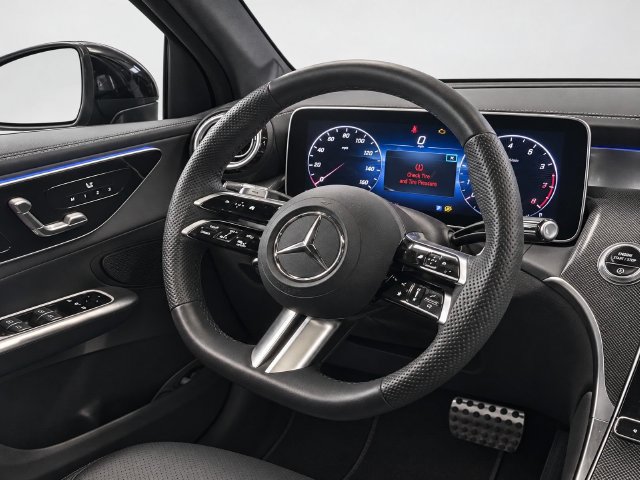 Used 2024 Mercedes-Benz GLC 300 4MATIC image 25