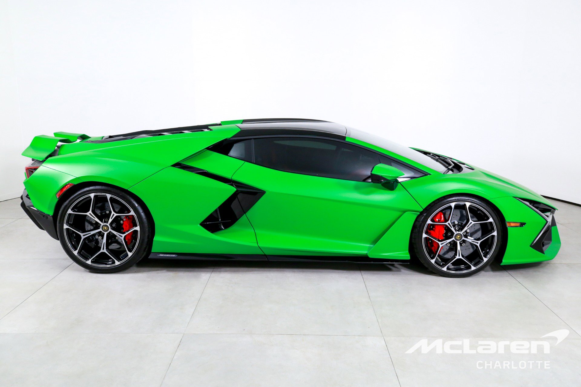Used 2024 Lamborghini Revuelto image 10