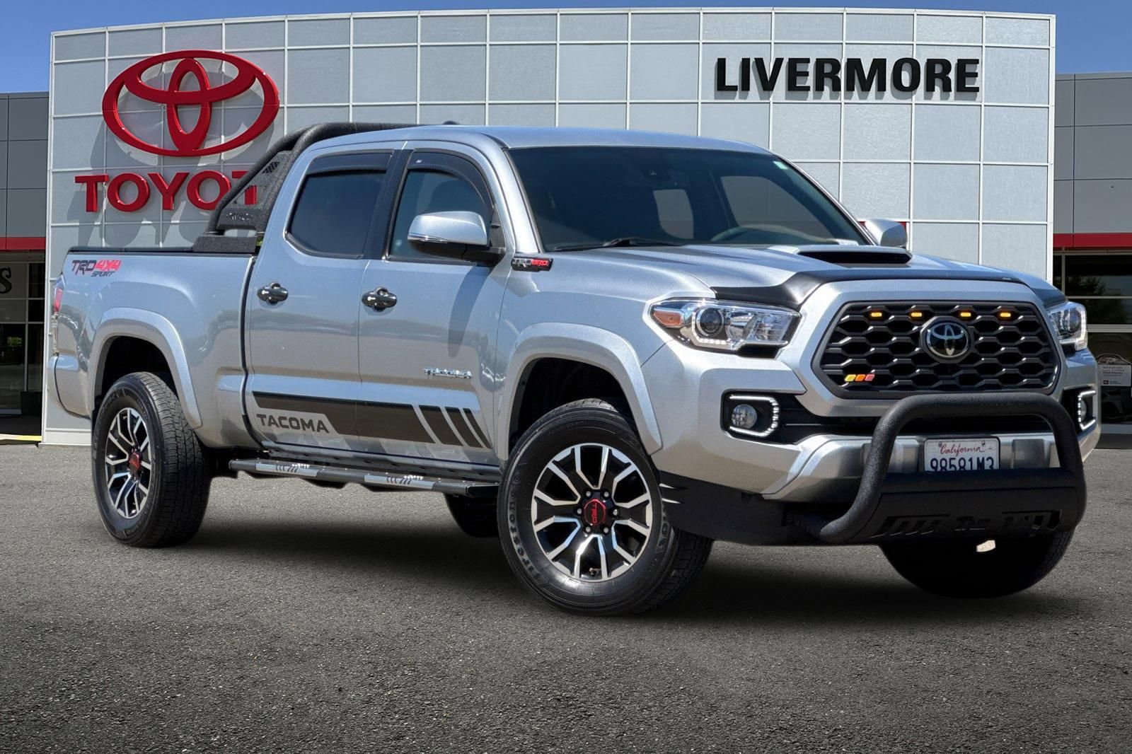 Used 2022 Toyota Tacoma TRD Sport w/ Technology Package AWD/4WD image 2