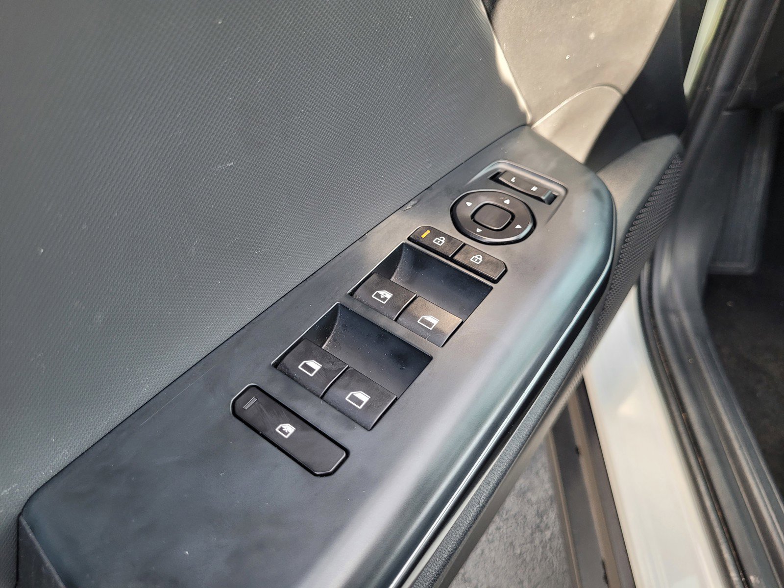 Used 2025 Kia K4 LXS image 26