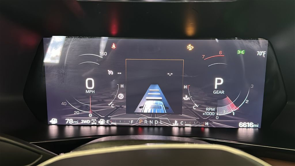 Used 2025 GMC Canyon AT4 image 2