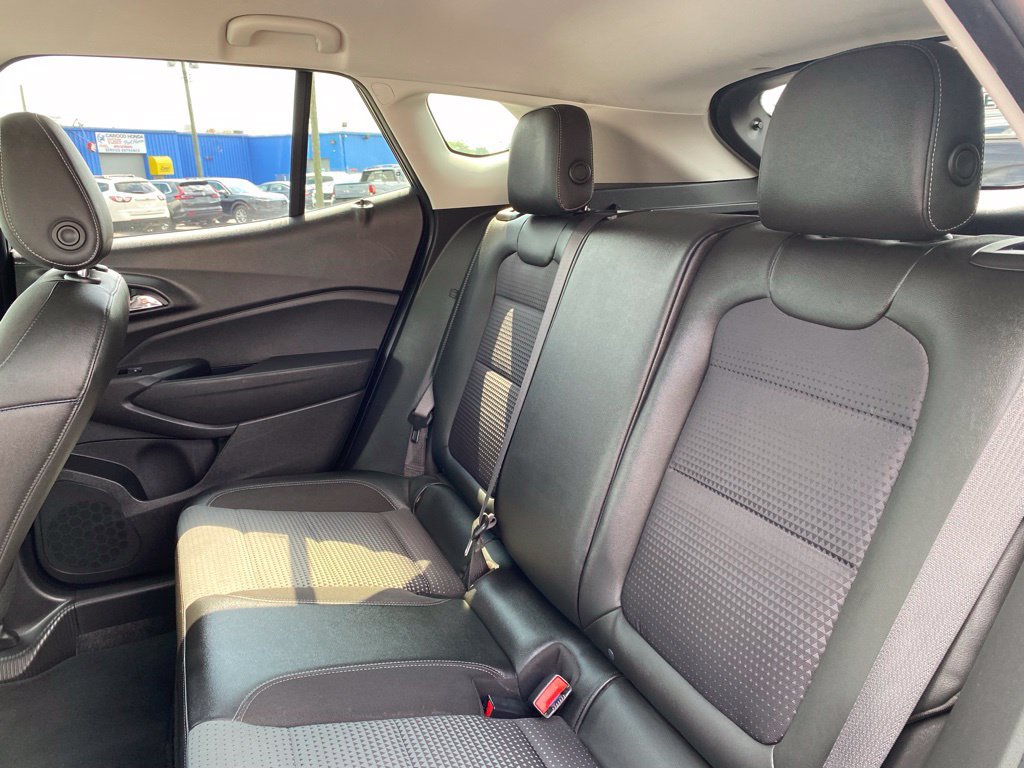 Used 2025 Chevrolet Trax LT FWD image 14