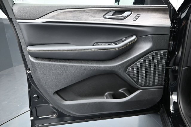 New 2026 Jeep Grand Cherokee Limited AWD/4WD image 19