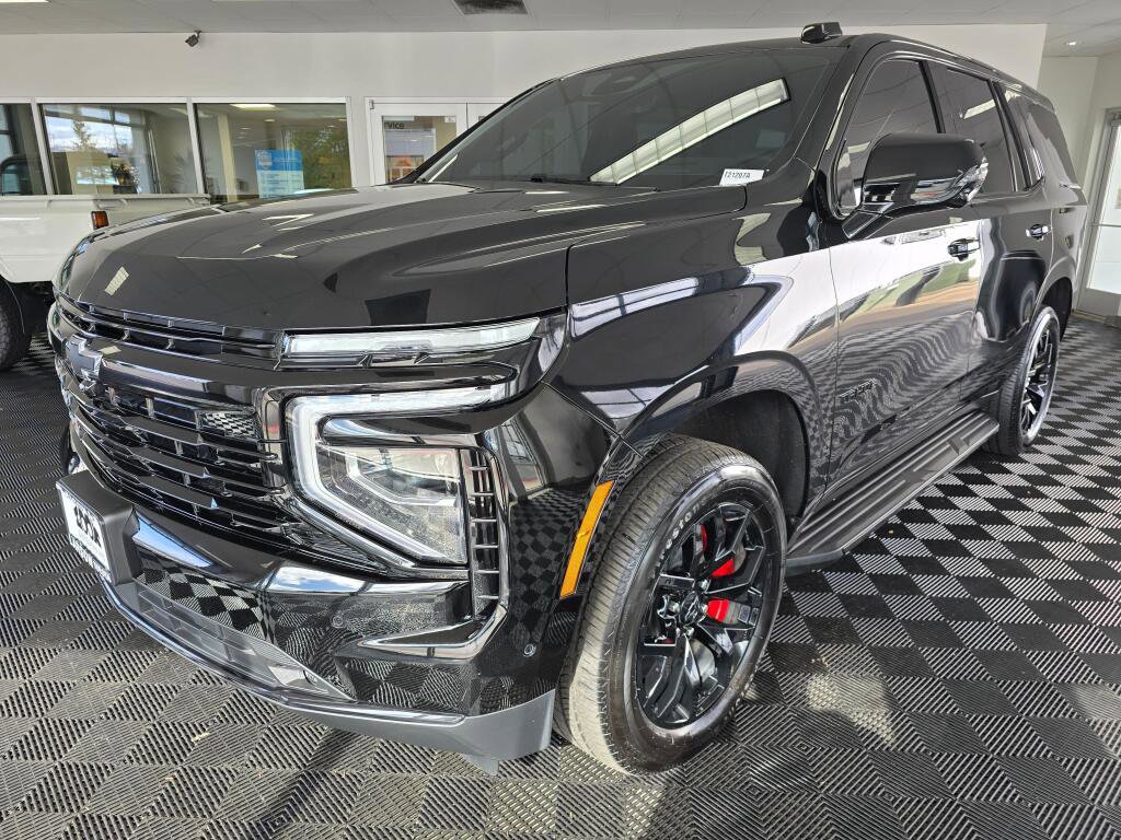 Used 2025 Chevrolet Tahoe RST w/ RST Performance Edition AWD/4WD image 7
