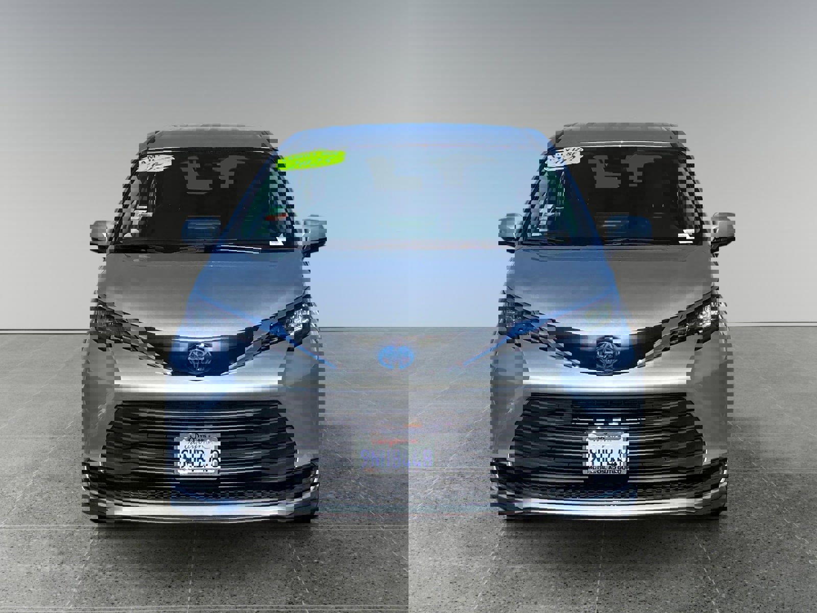 Used 2025 Toyota Sienna LE image 8