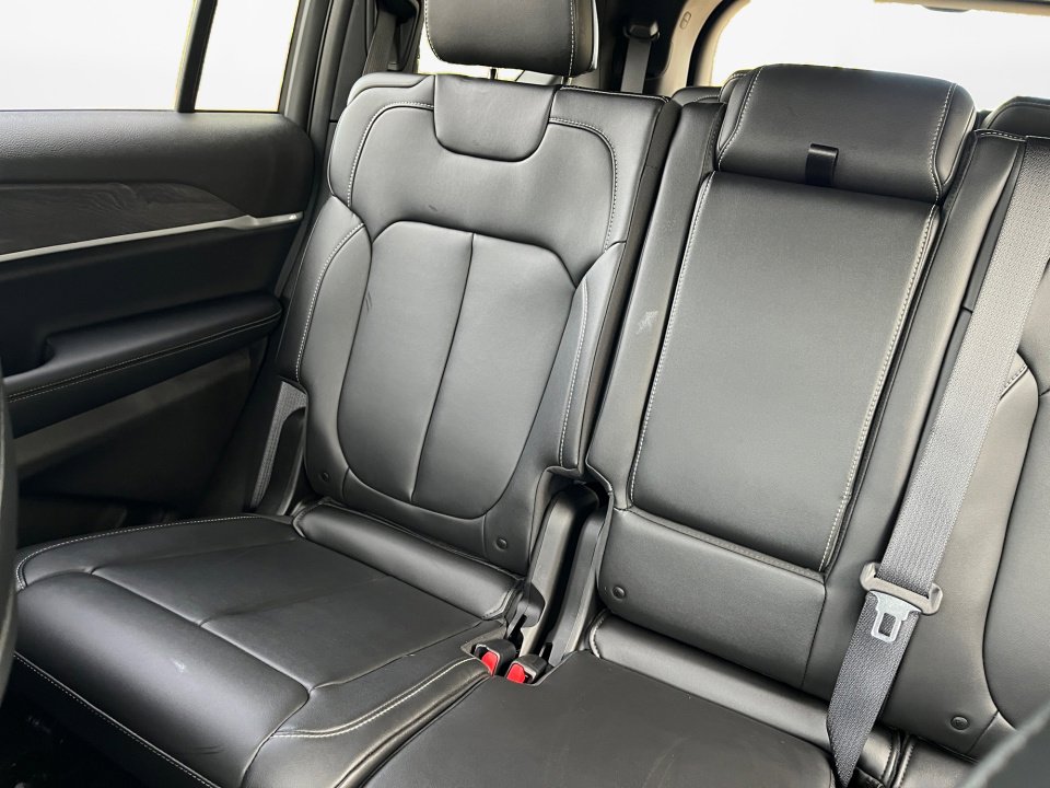 Used 2025 Jeep Grand Cherokee L Limited w/ Black Appearance Package image 12