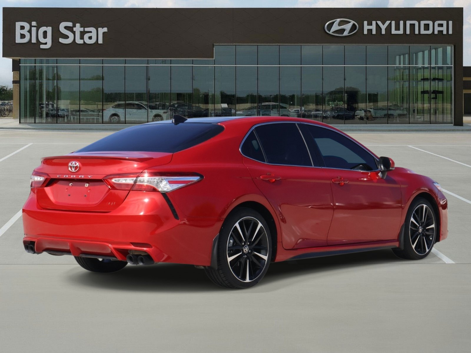 Used 2020 Toyota Camry XSE FWD image 4